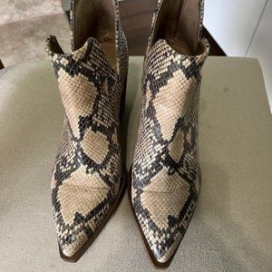 Vince Camuto Ankle Boot with zipper